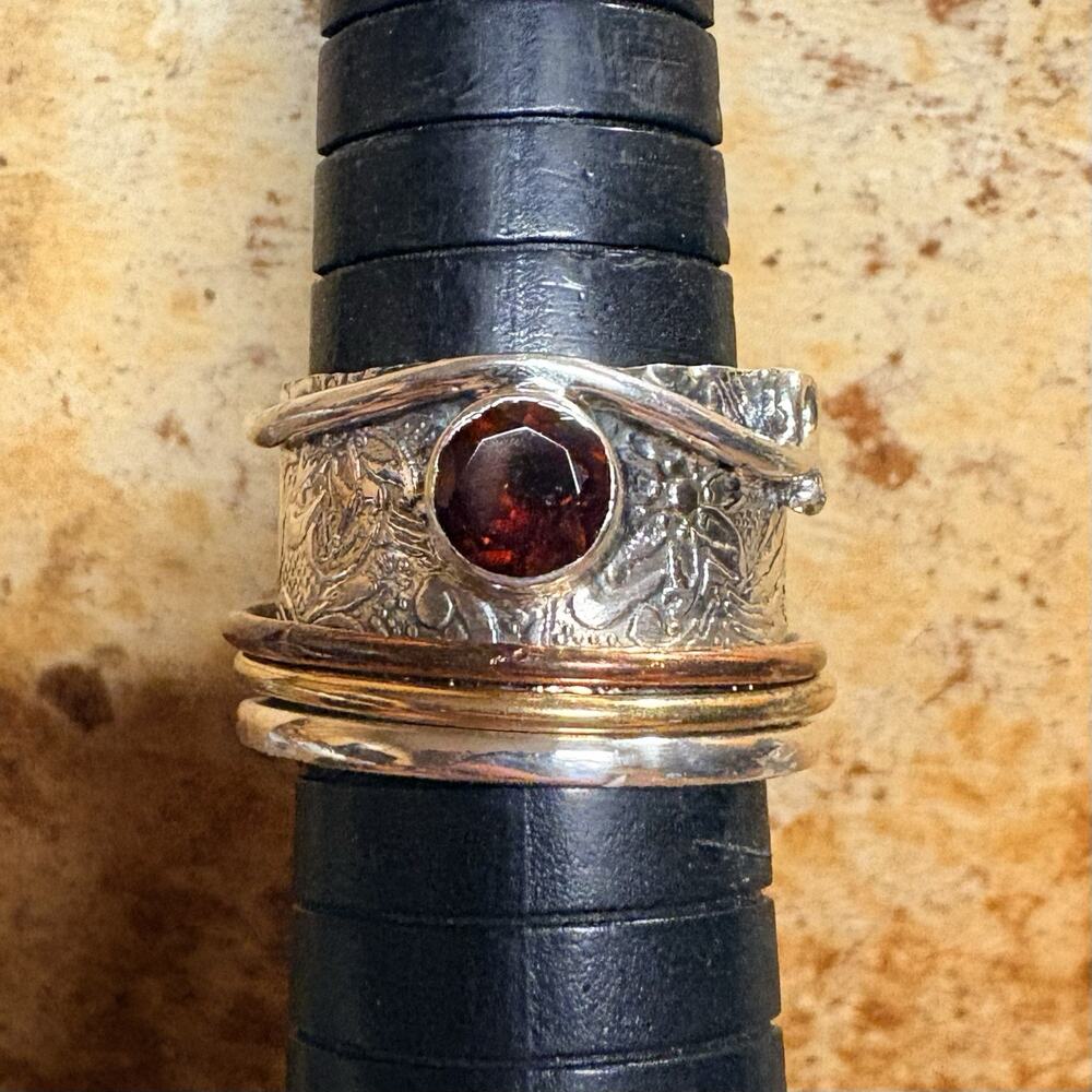 Sterling Silver Mixed Metal Spinner Ring w/ Garnet Size 8.5 - Picture 3 of 9